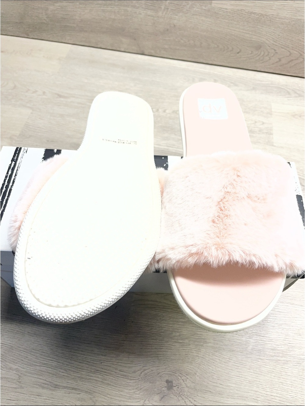 DV by Dolce Vita Blush Pink Faux Fur Slide Sandals #118